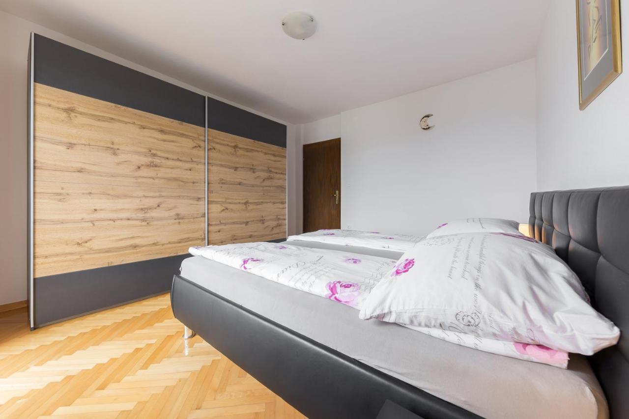 Apartment Valy - Free Bikes, Relaxing Terrace & Near Bled Exteriör bild