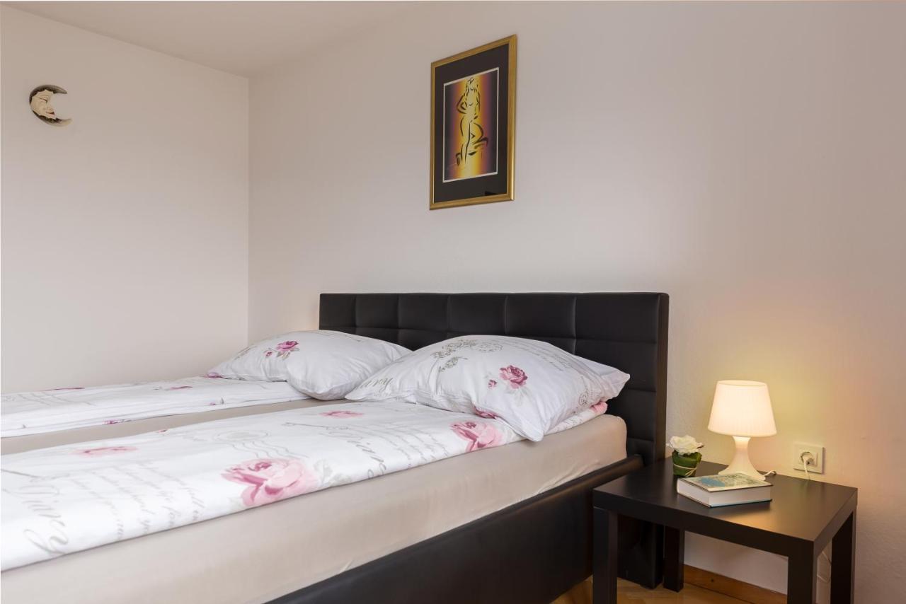 Apartment Valy - Free Bikes, Relaxing Terrace & Near Bled Exteriör bild